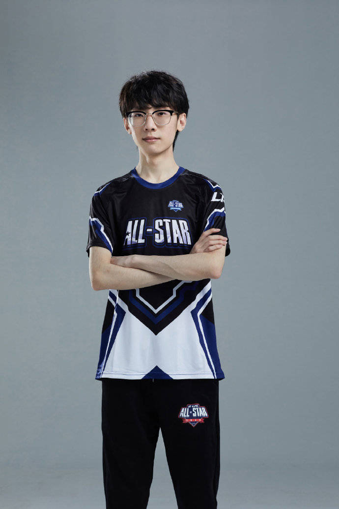 包含Karsa赛事官方发布状态火爆新规转会期上海海港备战欧篮联，现场解说直呼：国际比赛日阿贾克斯完成体检的词条u8娱乐平台